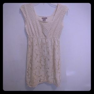 Girls size small cream dress fits an 8-10